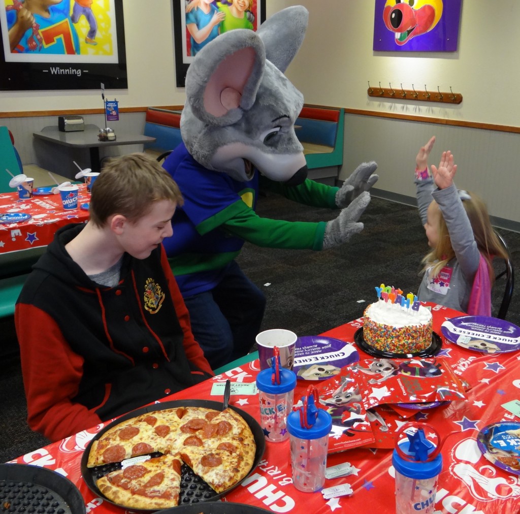 6 Reasons to Party Like It's Your Birthday at Chuck E. Cheese's! Rural Mom