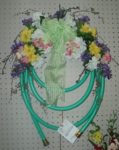Garden Hose Wreath #KYStateFair DIY