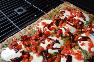 Roasted Red Pepper Pesto Grilled Pizza #Recipe