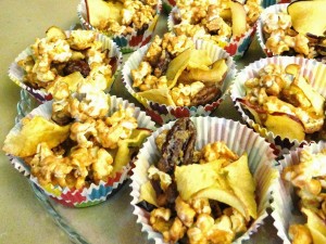 Caramel Apple Popcorn #Recipe #HolidayTips