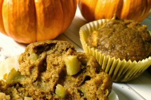 Fall Harvest Pumpkin Apple Muffins #Recipe