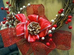 Rustic Holiday Wreath #Tutorial #DIY