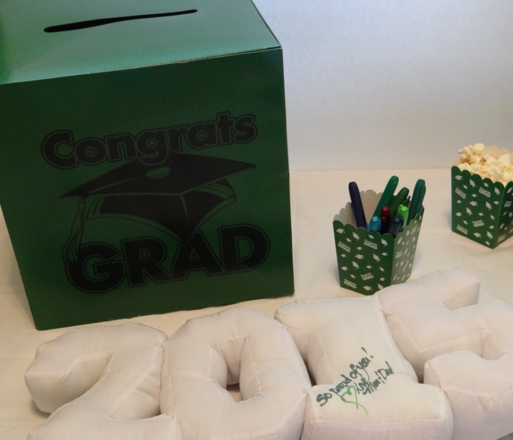 How to Assemble a First-Class Graduation Party Guest Table #orientaltrading