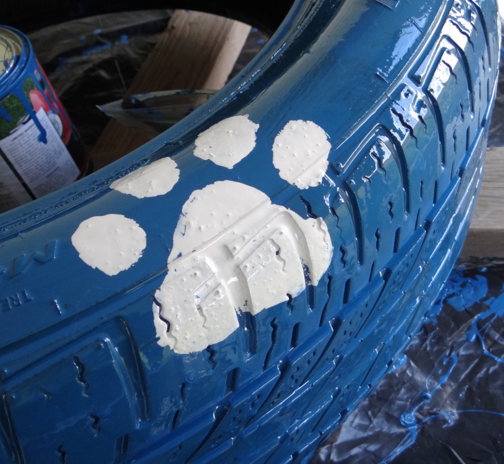 Spill Proof Dog Bowl Recycled Tire DIY! #OldTiresTurnNew