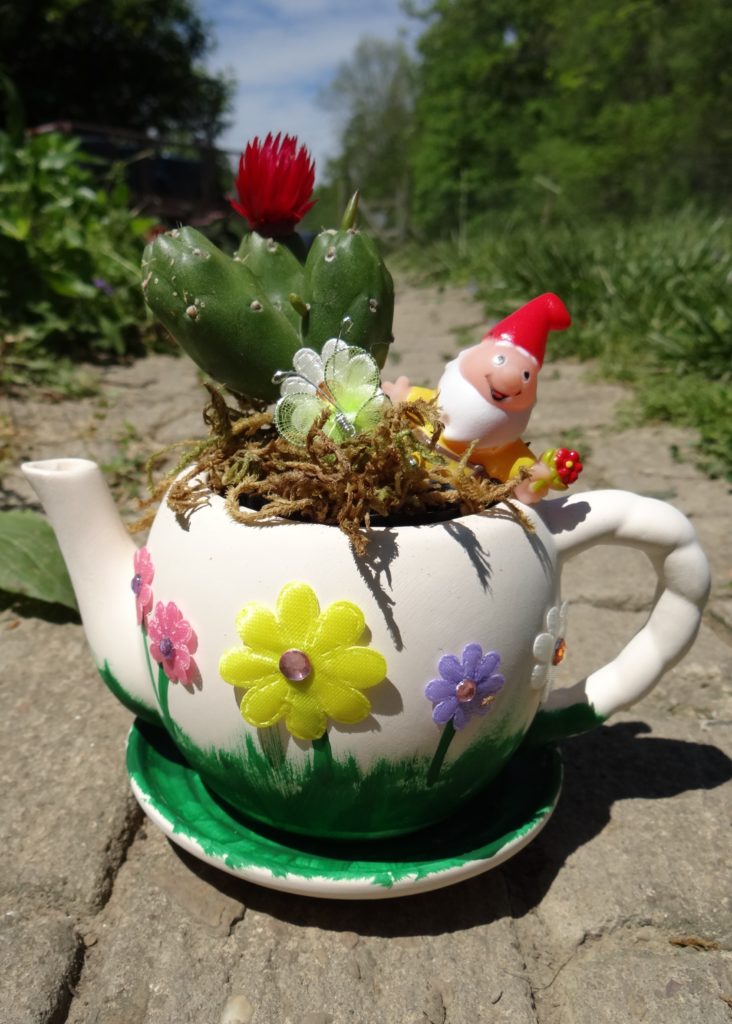 DIY Fairy Garden Tea Pot | Garden Party Ideas