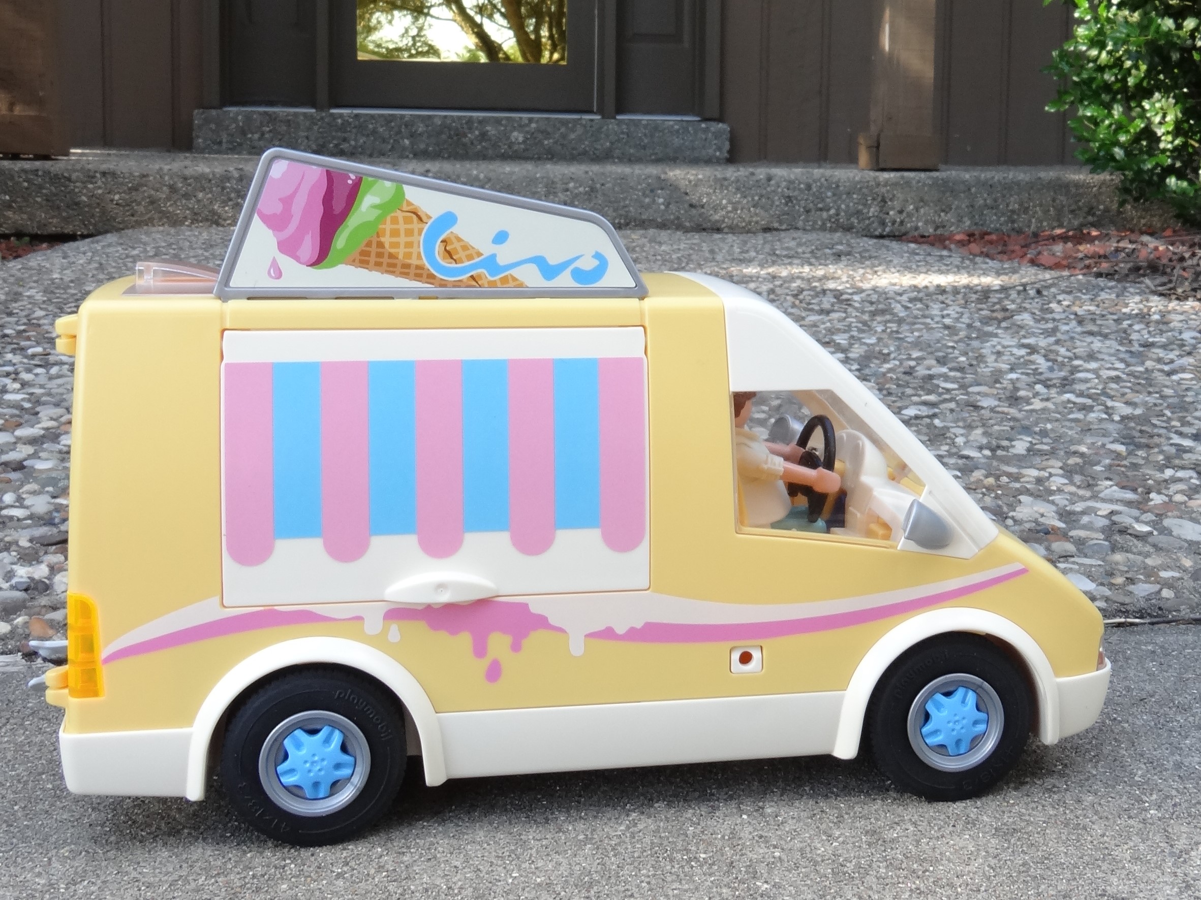 ice cream truck playmobil