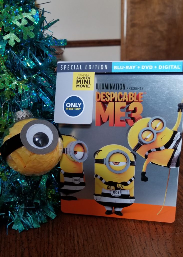 Quick and Easy Minion Ornaments and Wreath Crafts