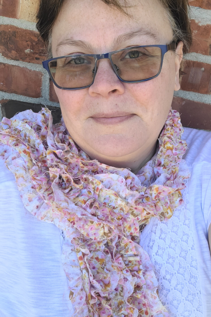 Raw Edge Ruffled Scarf | Rural Mom Sews with Singer